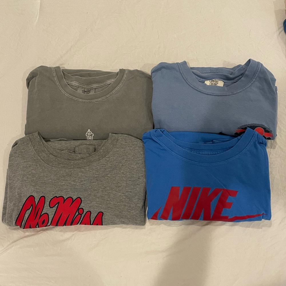 4x Ole Miss shirts 3x T shirts size medium and one longsleeve size small